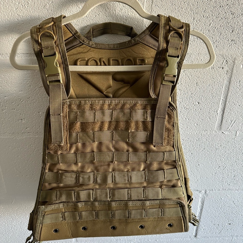 Condor Tactical Vest Plus Water Pouch